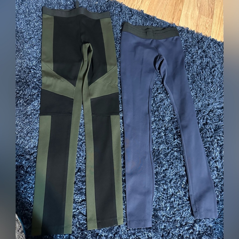 BCBG MaxAzria color block haul. 2 size XS and   1  XXS. Great condition.